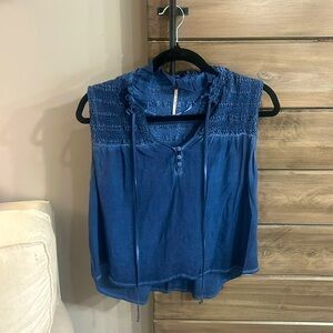 Free people size small sleeveless shirt